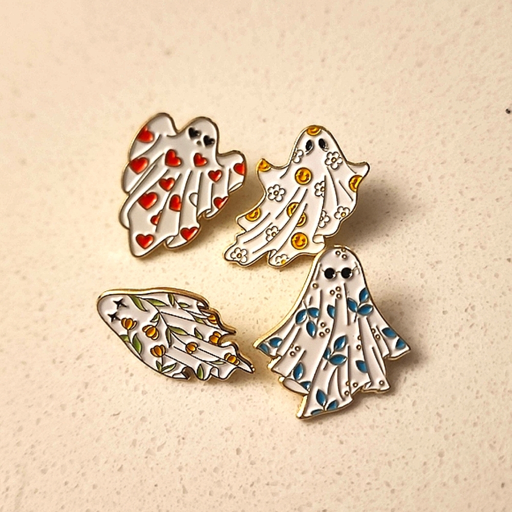 Set of 4 ghost pins